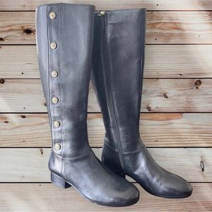 Nine West NWOT size 5 black zip boots. Gold buttons